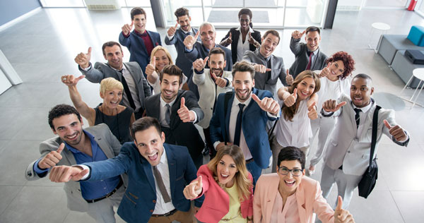 Team agenzia immobiliare al lavoro